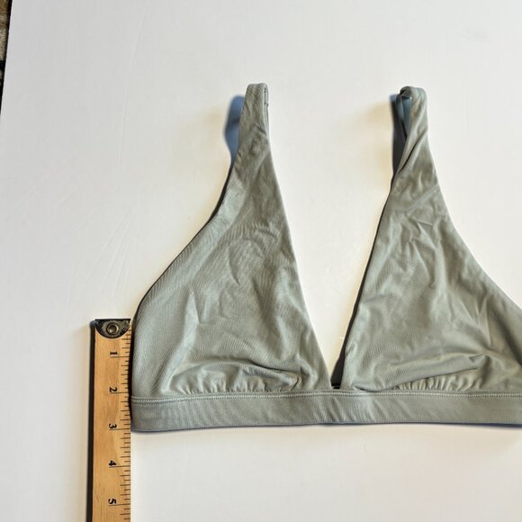 Lululemon Nulu Triangle Bralette in Jade Green (green-ish grey) Size 6 - Picture 7 of 7